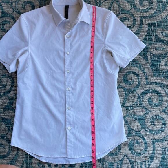 Lululemon Men's White Short Sleeve Button-Down Shirt - Picture 4 of 6